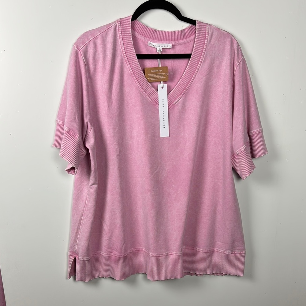 Jane & Delancey NWT SZ 1X Pink V-Neck Short SleeveTee side slits Comfort beach